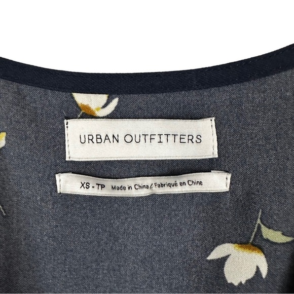 URBAN OUTFITTERS Surplice Smocked-Sleeve Romper - Picture 10 of 11